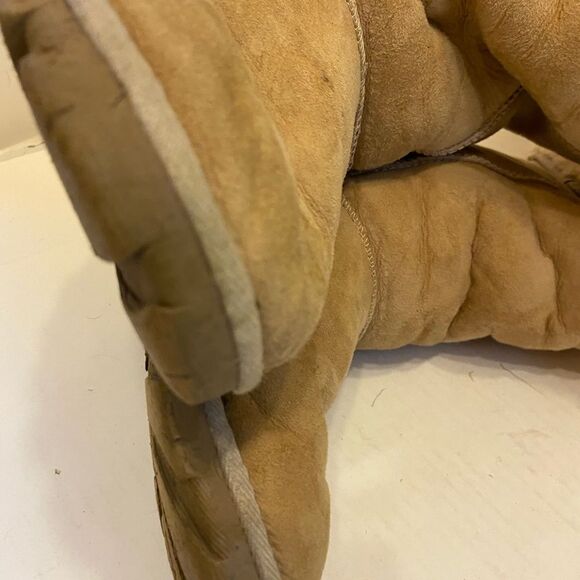 Ugg classic short 11.5” tall fur beige discoloration - Picture 7 of 8